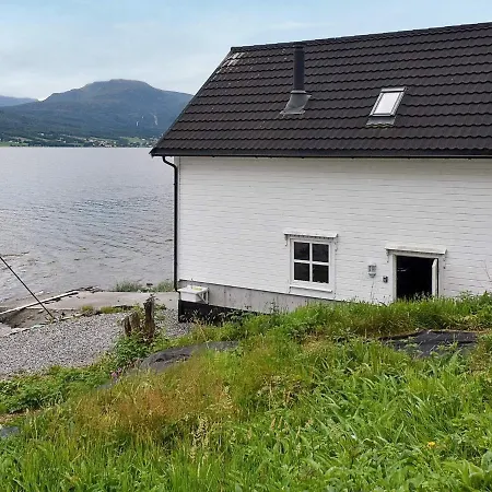 6 Person In * Vestnes